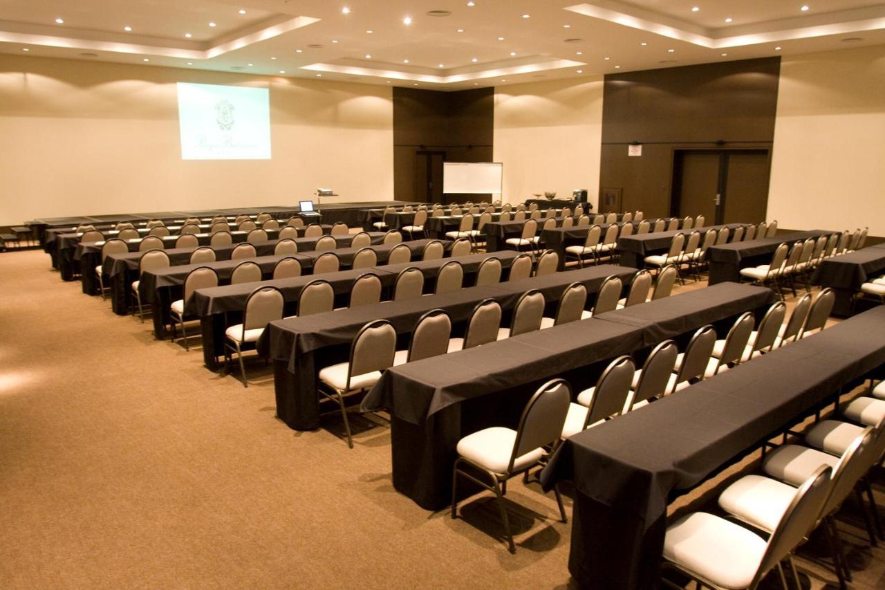 Parque Balneario Hotel Santos By Castelo Itaipava Экстерьер фото A typical conference room
