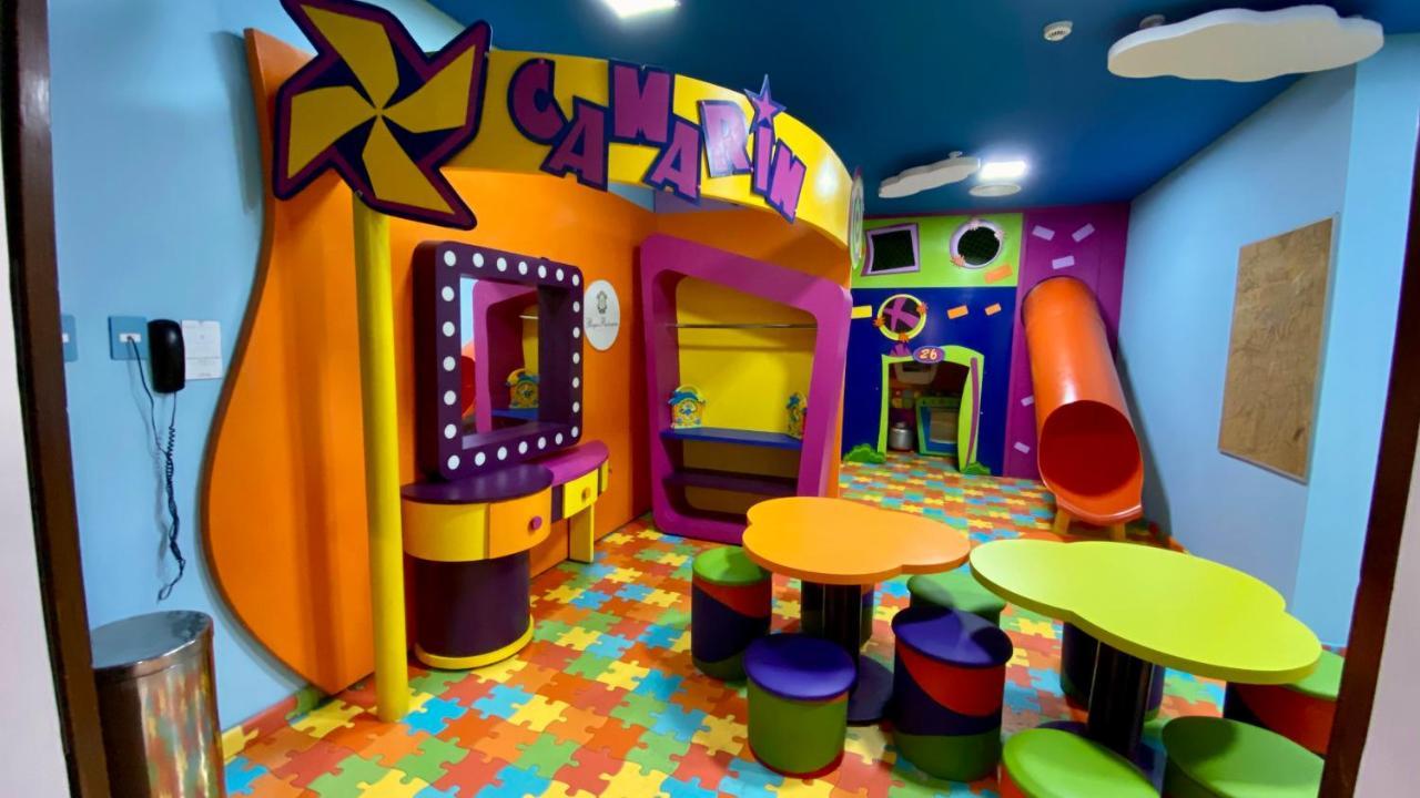Parque Balneario Hotel Santos By Castelo Itaipava Экстерьер фото The interior of a Chuck E. Cheese's