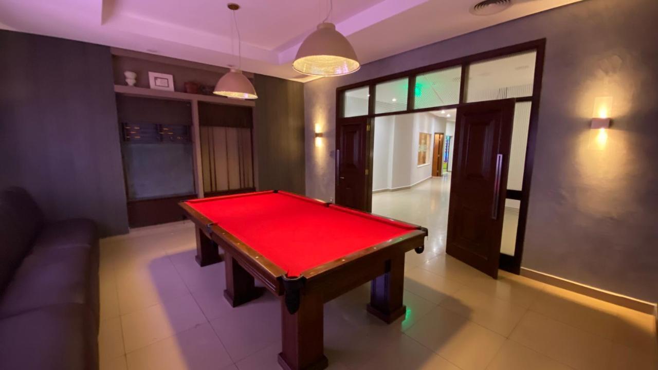 Parque Balneario Hotel Santos By Castelo Itaipava Экстерьер фото A pool table at the hotel