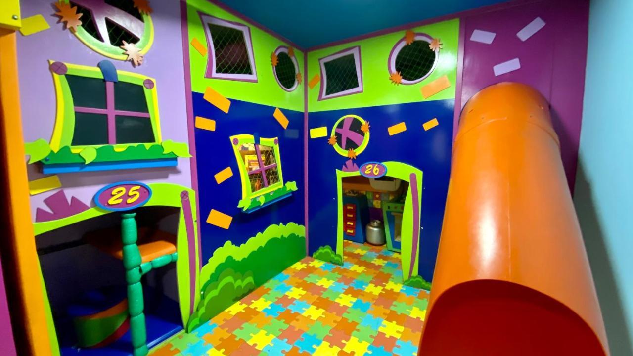 Parque Balneario Hotel Santos By Castelo Itaipava Экстерьер фото The interior of the 2000s Playland