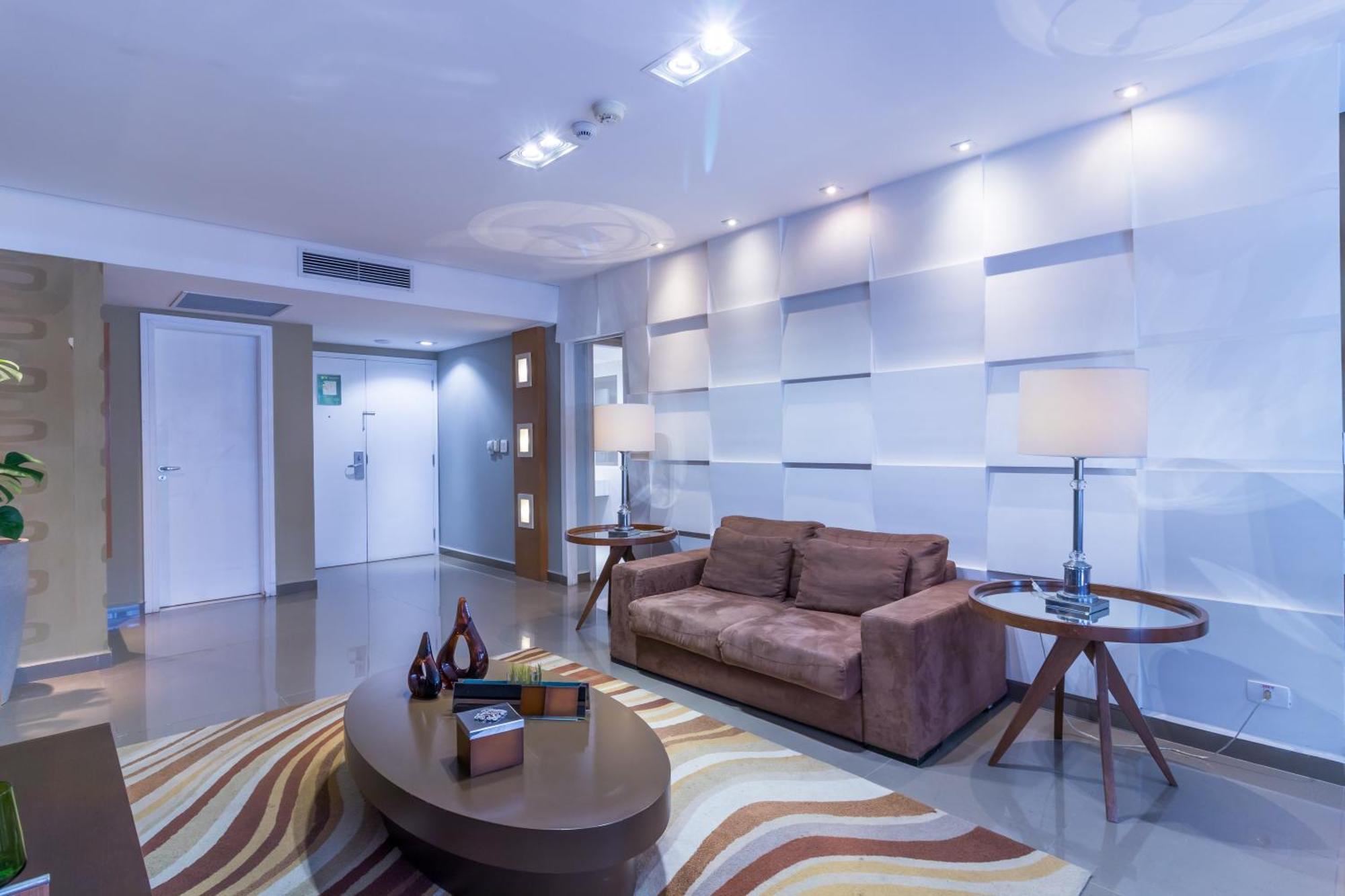 Parque Balneario Hotel Santos By Castelo Itaipava Экстерьер фото A living room with indirect lighting