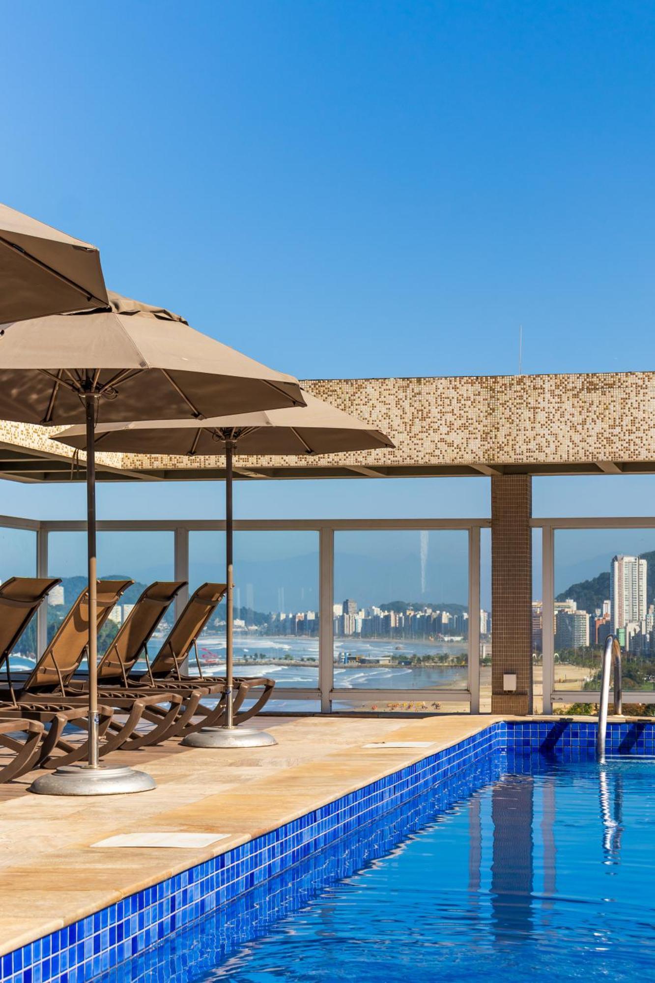 Parque Balneario Hotel Santos By Castelo Itaipava Экстерьер фото The rooftop pool at the hotel