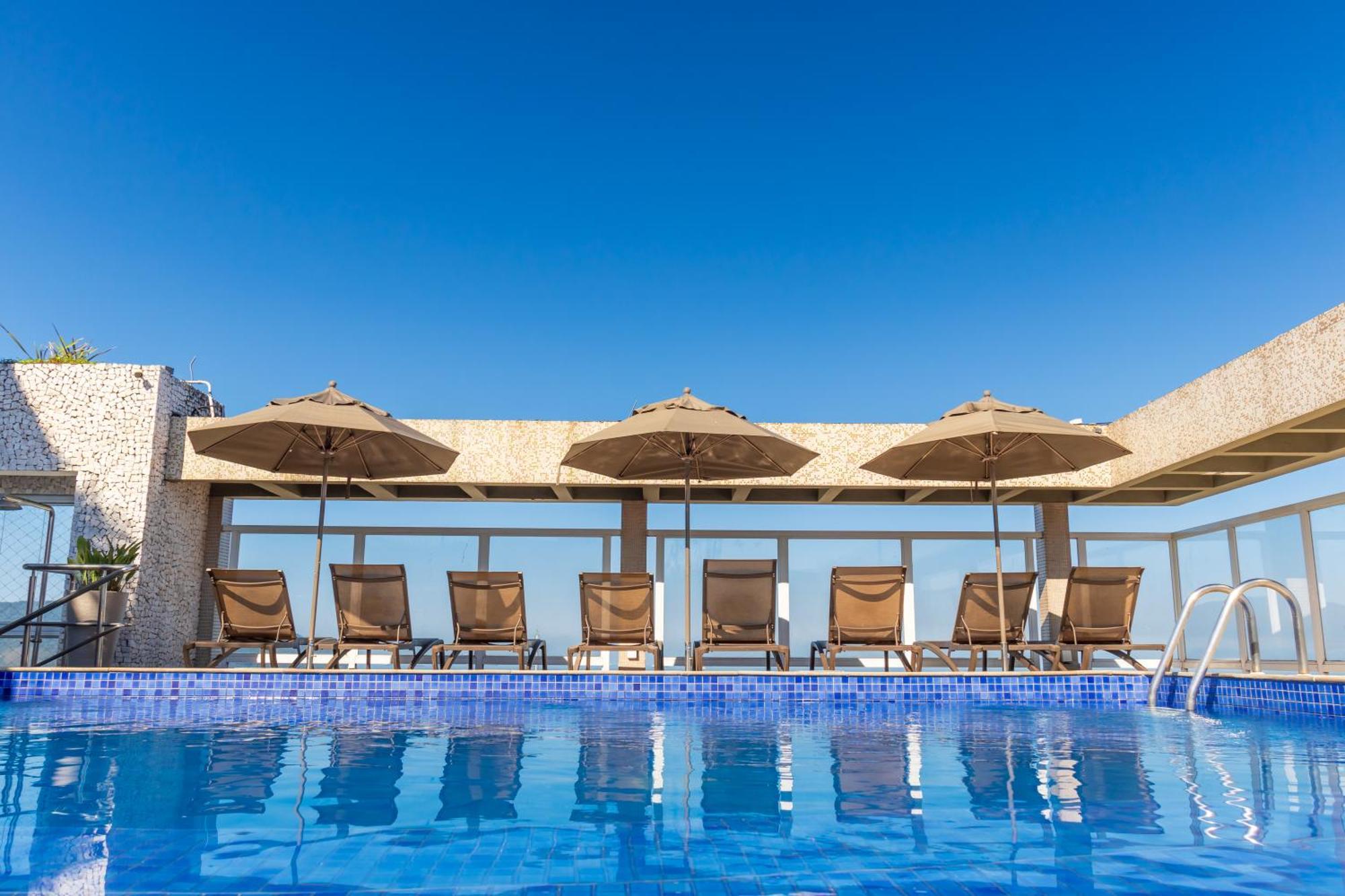 Parque Balneario Hotel Santos By Castelo Itaipava Экстерьер фото Rooftop pool at the hotel
