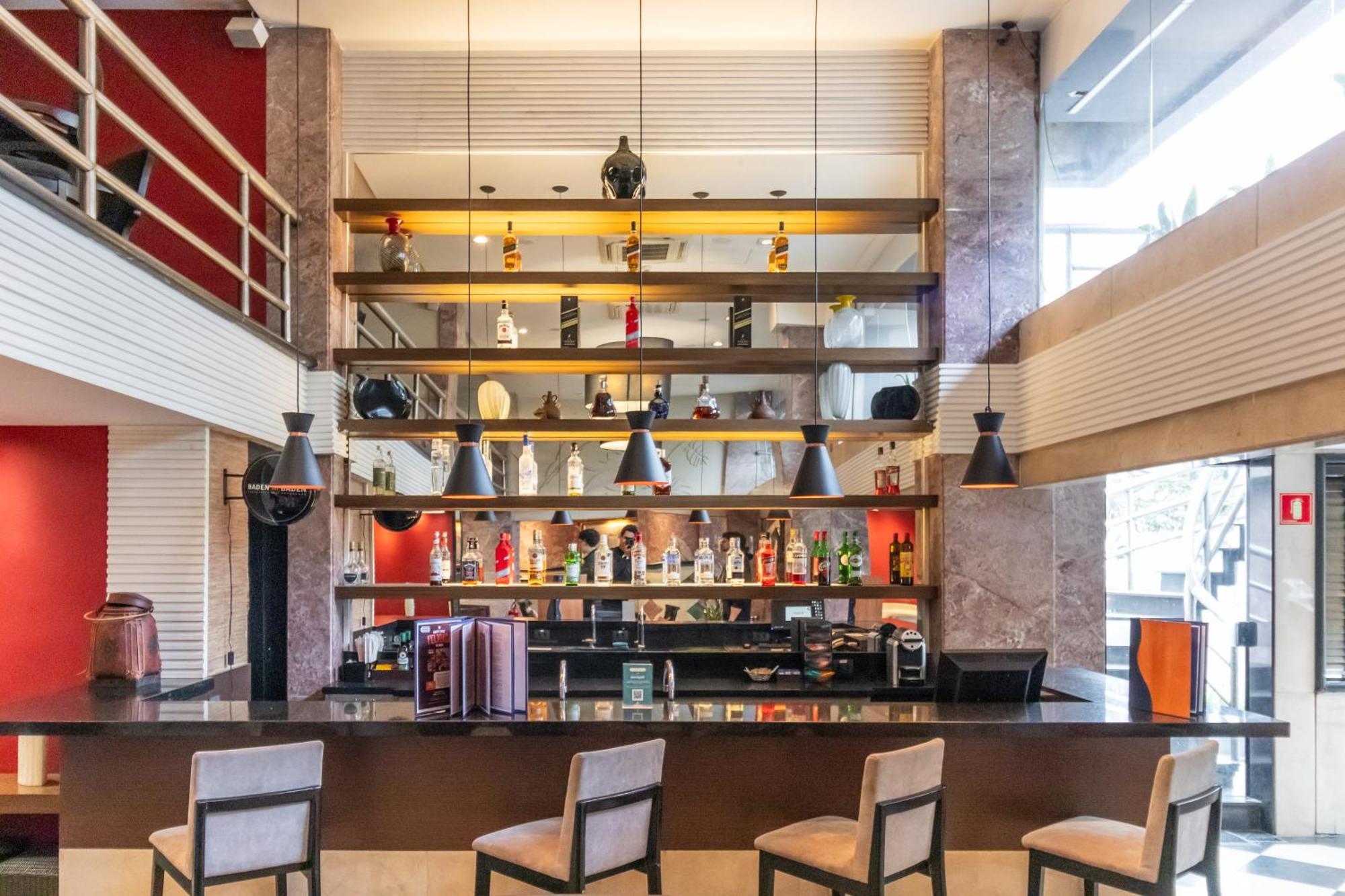 Parque Balneario Hotel Santos By Castelo Itaipava Экстерьер фото The bar at the hotel